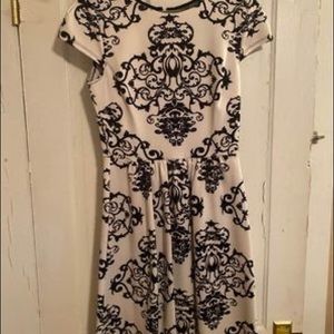 Women’s size 6 black and white dress barn dress